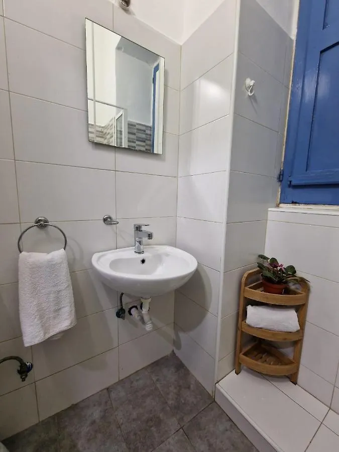 Central Properties - Spacious & Modern Studio Apartment In Gzira With Roof Terrace And Private Balcony