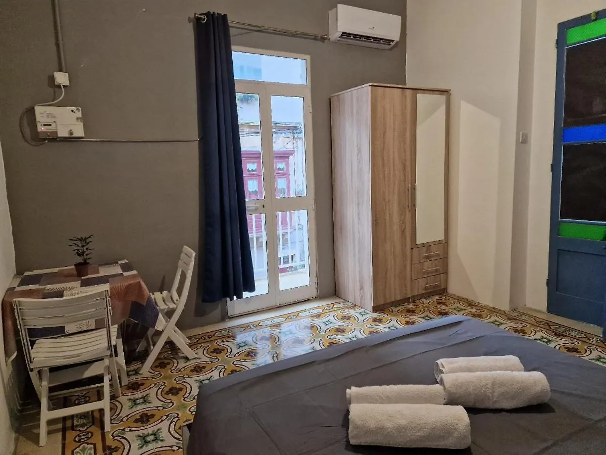 Central Properties - Spacious & Modern Studio Apartment In Gzira With Roof Terrace And Private Balcony