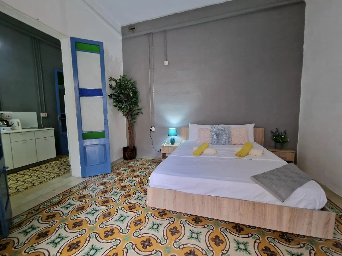 Central Properties - Spacious & Modern Studio Apartment In Gzira With Roof Terrace And Private Balcony